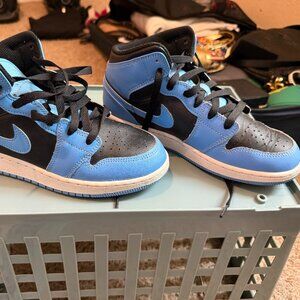 Air Jordan 1 Mid 5.5Y
